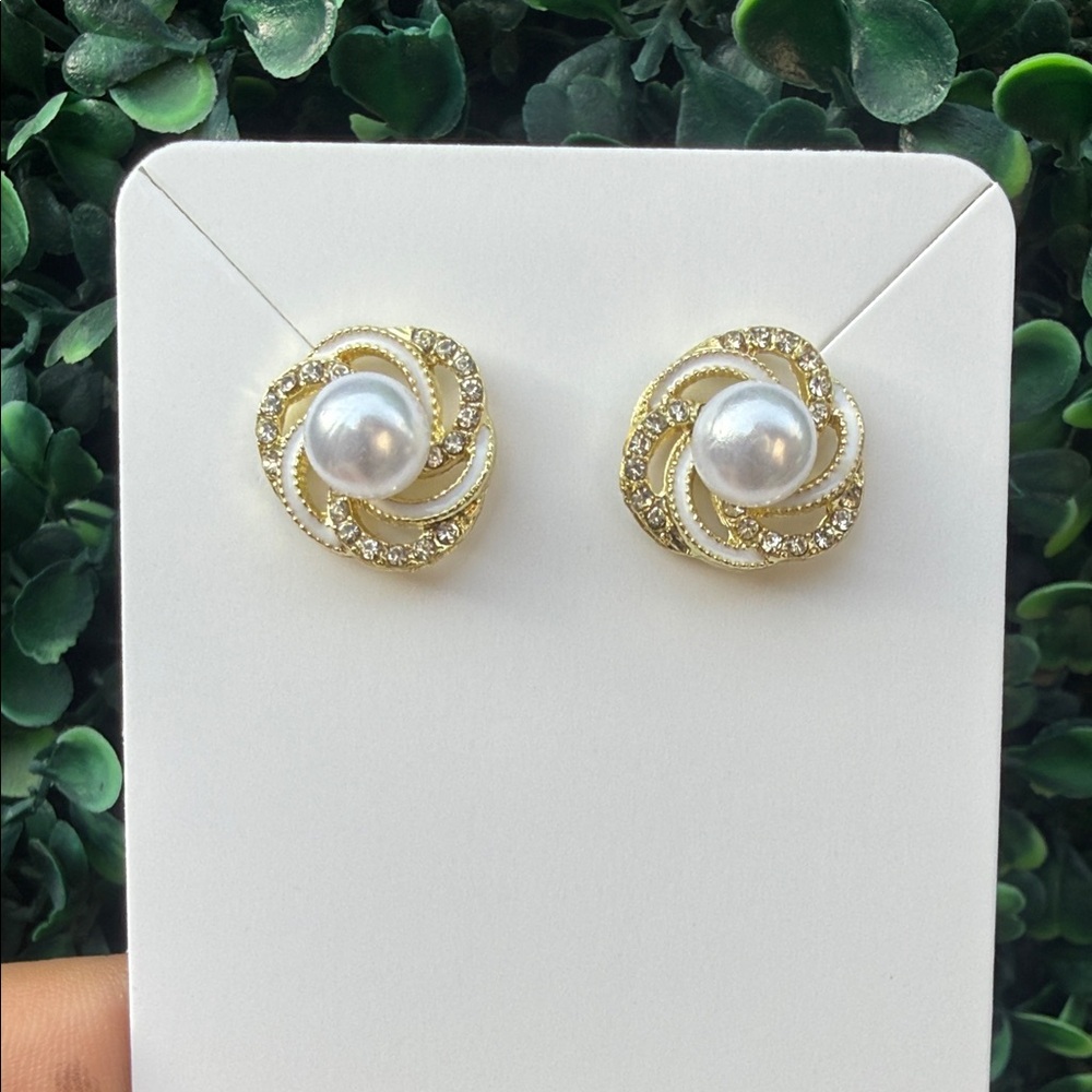 Elegant Gold and Pearl Stud Earrings